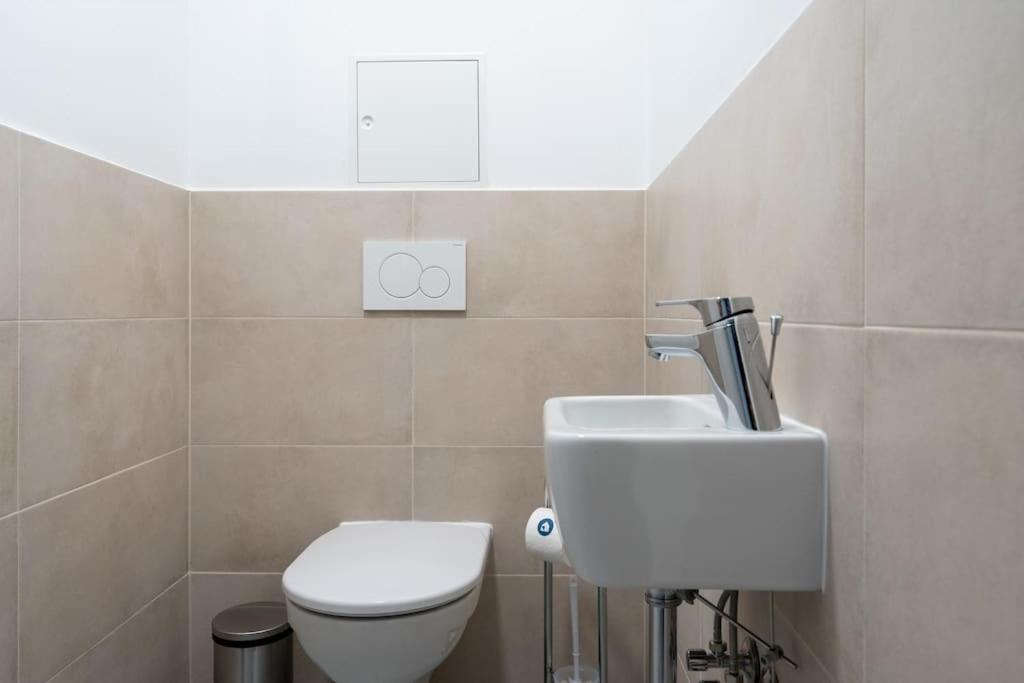 Trendy 1Br, Direct City Access By Hm Wina Bagian luar foto