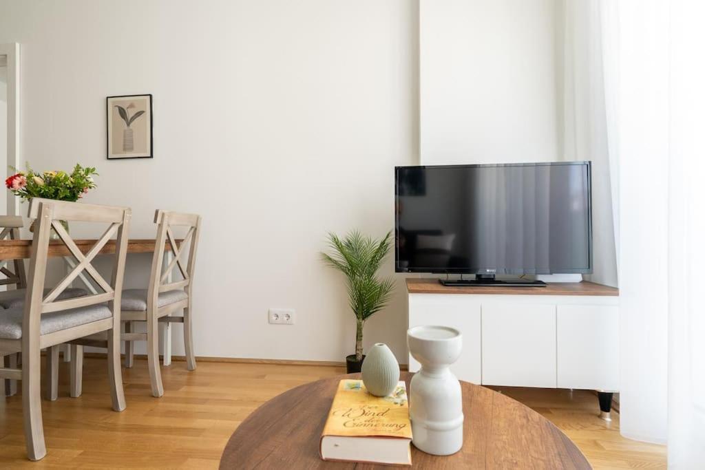 Trendy 1Br, Direct City Access By Hm Wina Bagian luar foto