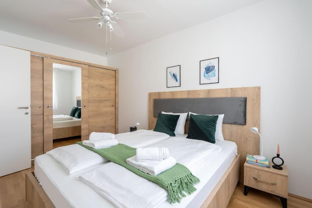 Trendy 1Br, Direct City Access By Hm Wina Bagian luar foto