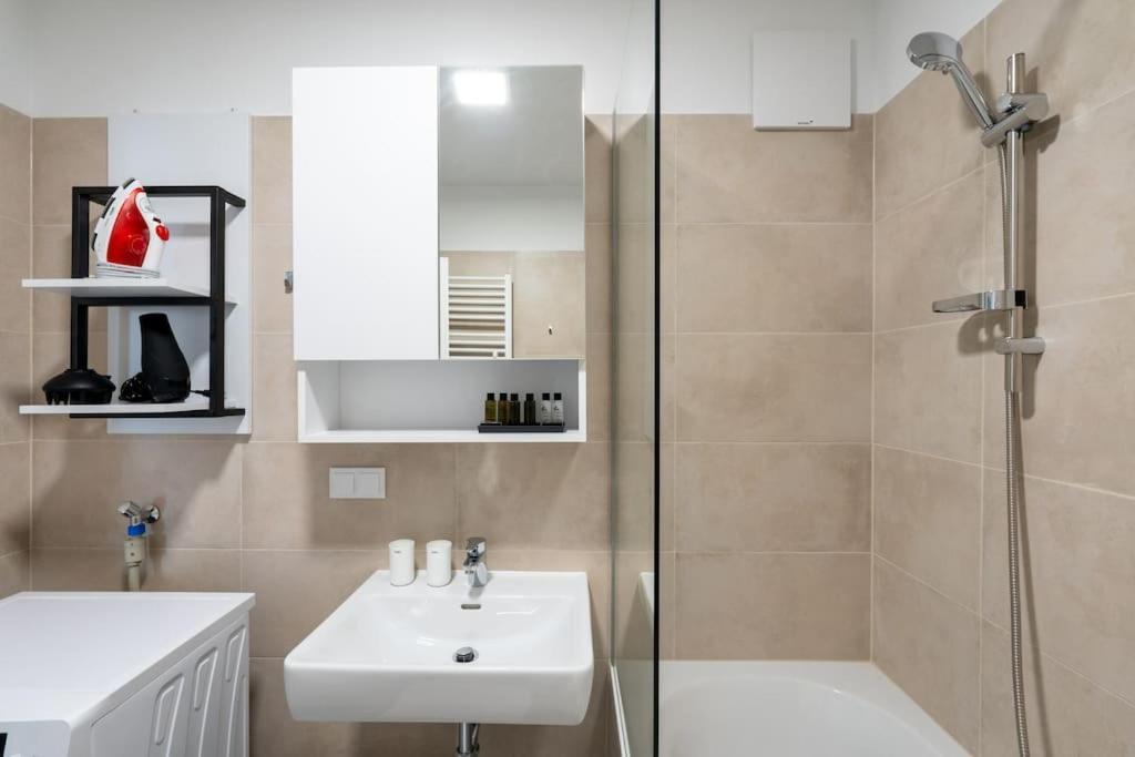Trendy 1Br, Direct City Access By Hm Wina Bagian luar foto