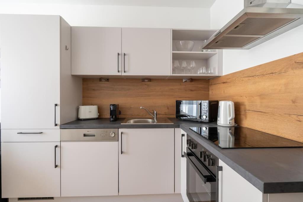 Trendy 1Br, Direct City Access By Hm Wina Bagian luar foto