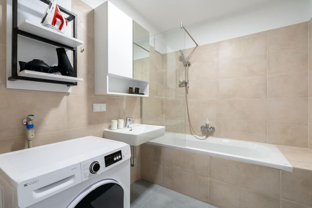 Trendy 1Br, Direct City Access By Hm Wina Bagian luar foto