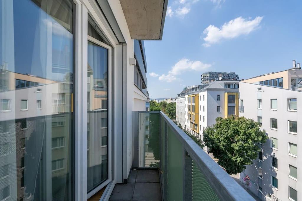 Trendy 1Br, Direct City Access By Hm Wina Bagian luar foto