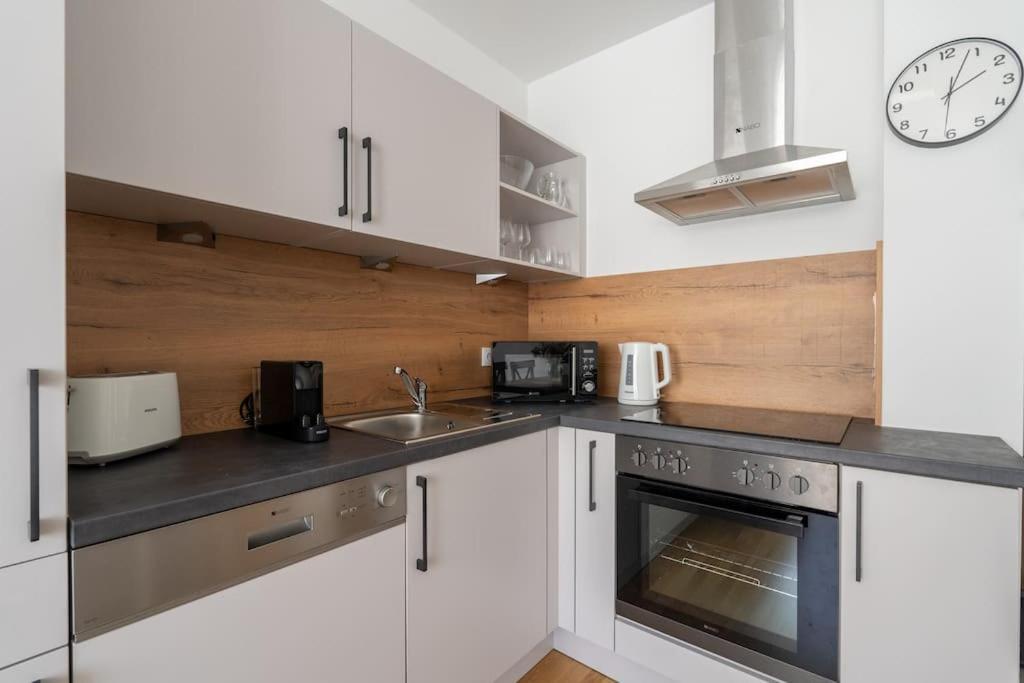 Trendy 1Br, Direct City Access By Hm Wina Bagian luar foto